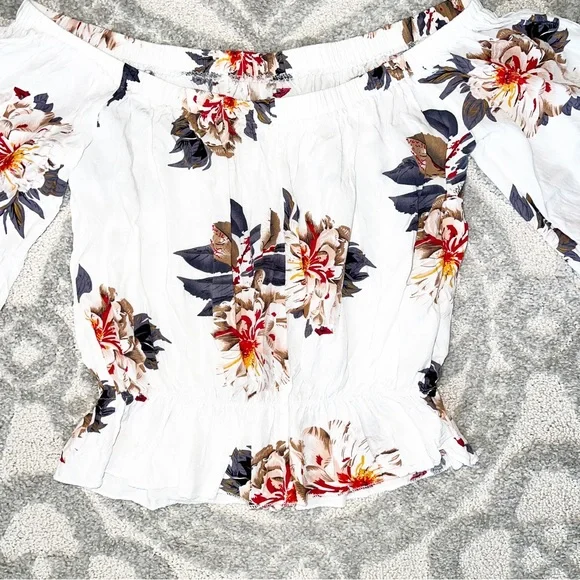 Off Shoulder Crop Top - Picture 2 of 7